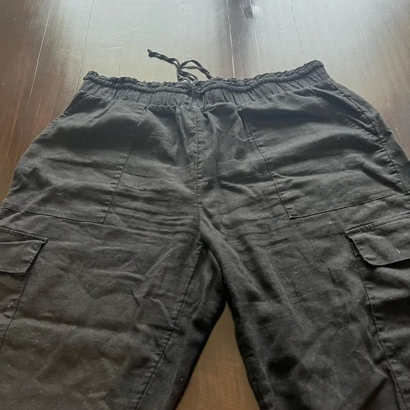 Time and Tru Women’s Black Cargo Pants - Picture 3 of 6